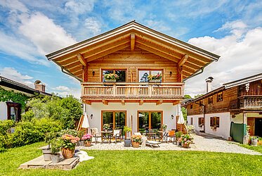 Kreuth am Tegernsee: Einzigartiges Juwel - Idyllisches Landhaus mit unverbaubarem Bergblick