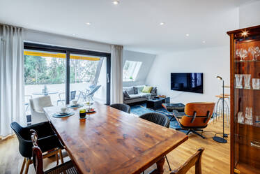 Helle Dachgeschosswohnung mit Balkon, sehr ruhig