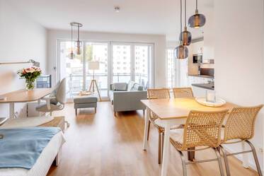 Moderne, ruhige und helle Wohnung mit großem Balkon 