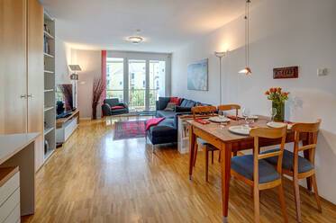 Gemütliches Zuhause: Helle 2-Zimmer Wohnung mit Süd-Loggia