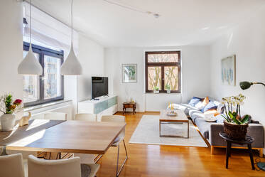 Lichtdurchflutete Altbauwohnung in gefragter Lage