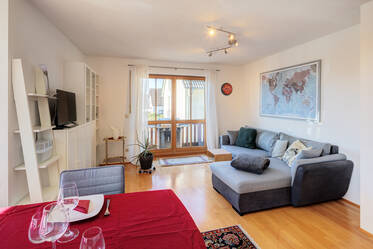 Helle 2-Zimmer Wohnung mit Einzelstellplatz