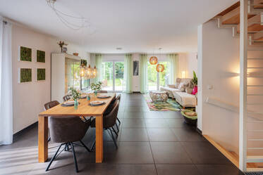 Familienhaus mit großem Garten und gemütlicher Loungeecke