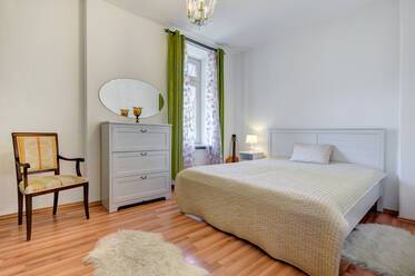 Bestlage Schwabing! 2-Zimmer Altbauwohnung*