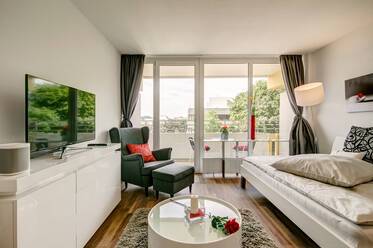 Modern möblierte Wohnung mit Balkon 